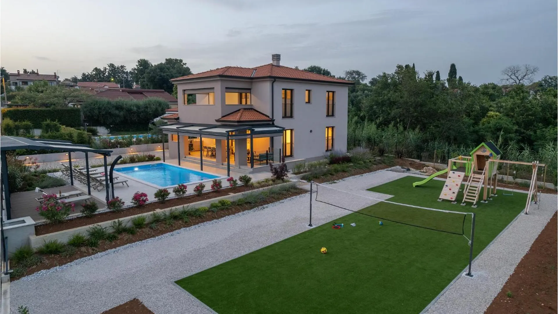 4 Bedroom Amazing Home In Kadumi 0*,