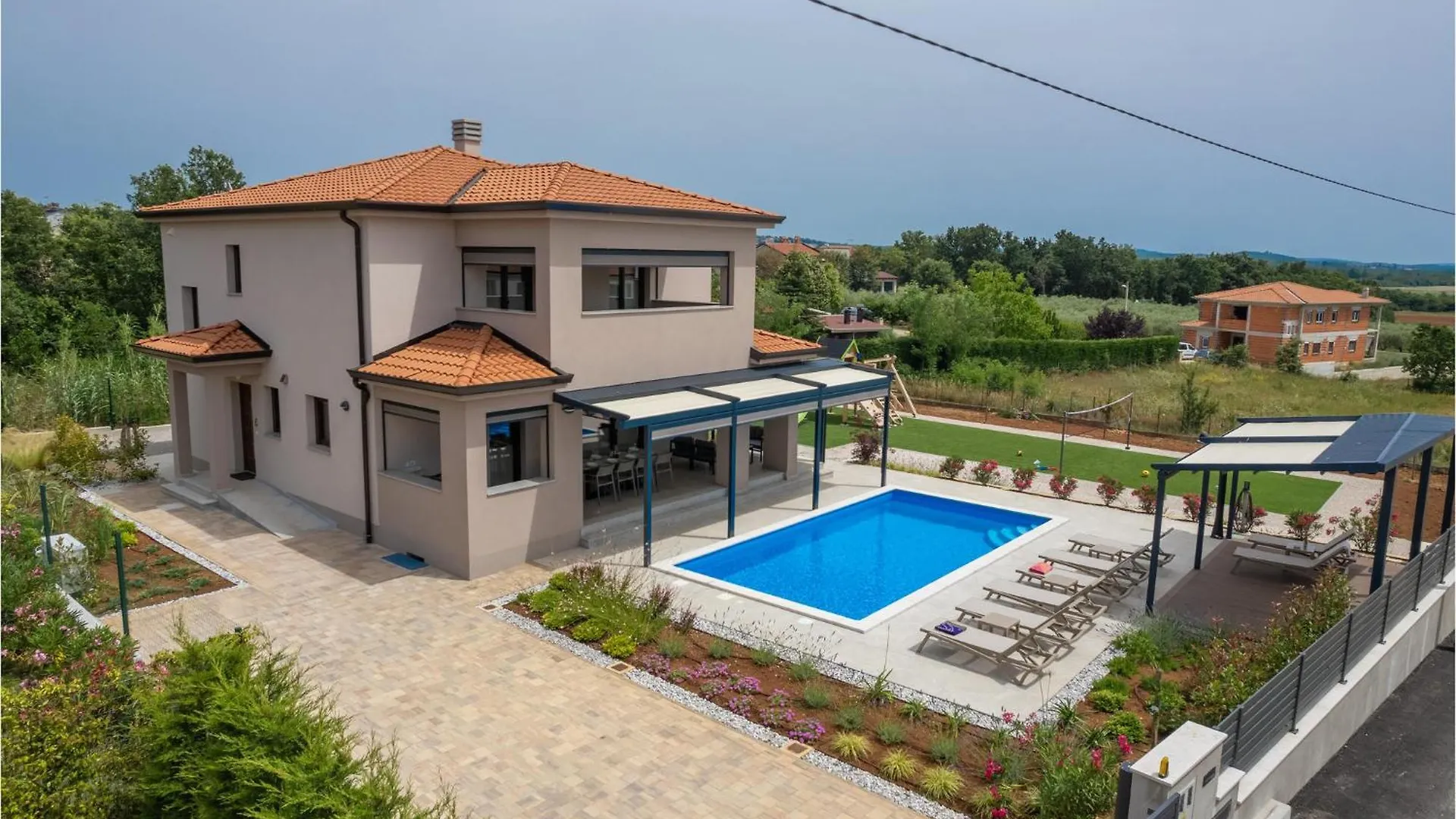 4 Bedroom Amazing Home In Kadumi Vikendica