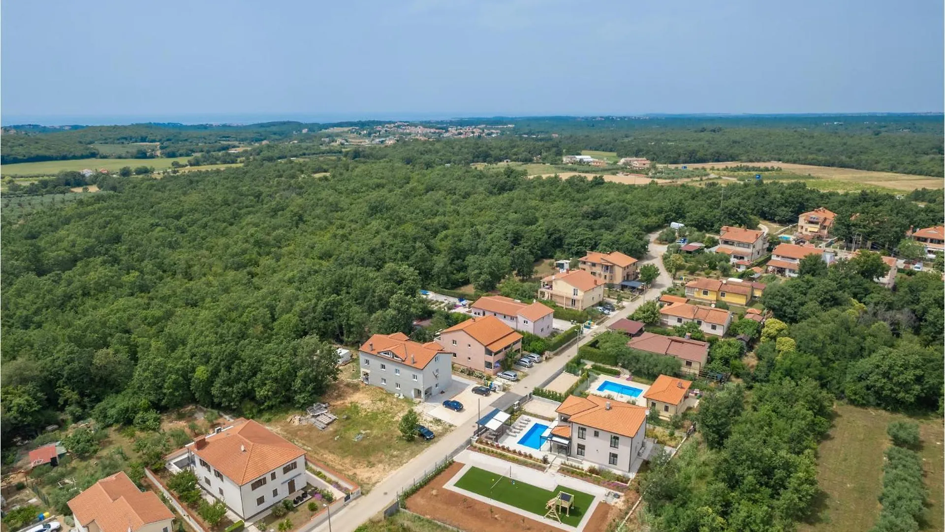 4 Bedroom Amazing Home In Kadumi
